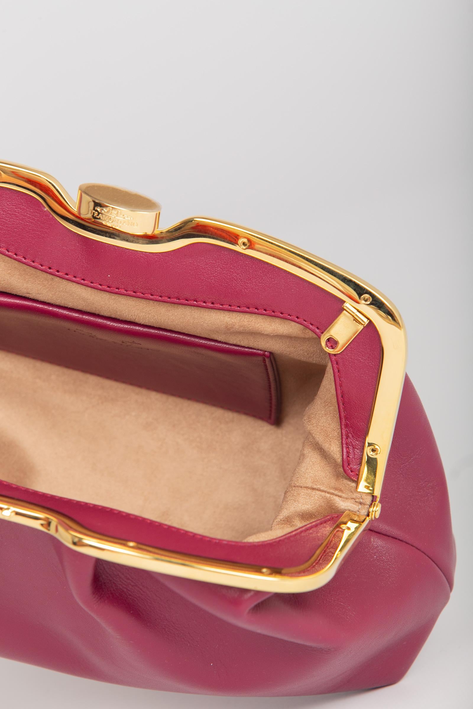 Pouch in nappa 1802TNAPPA CERISE TRAMONTANO