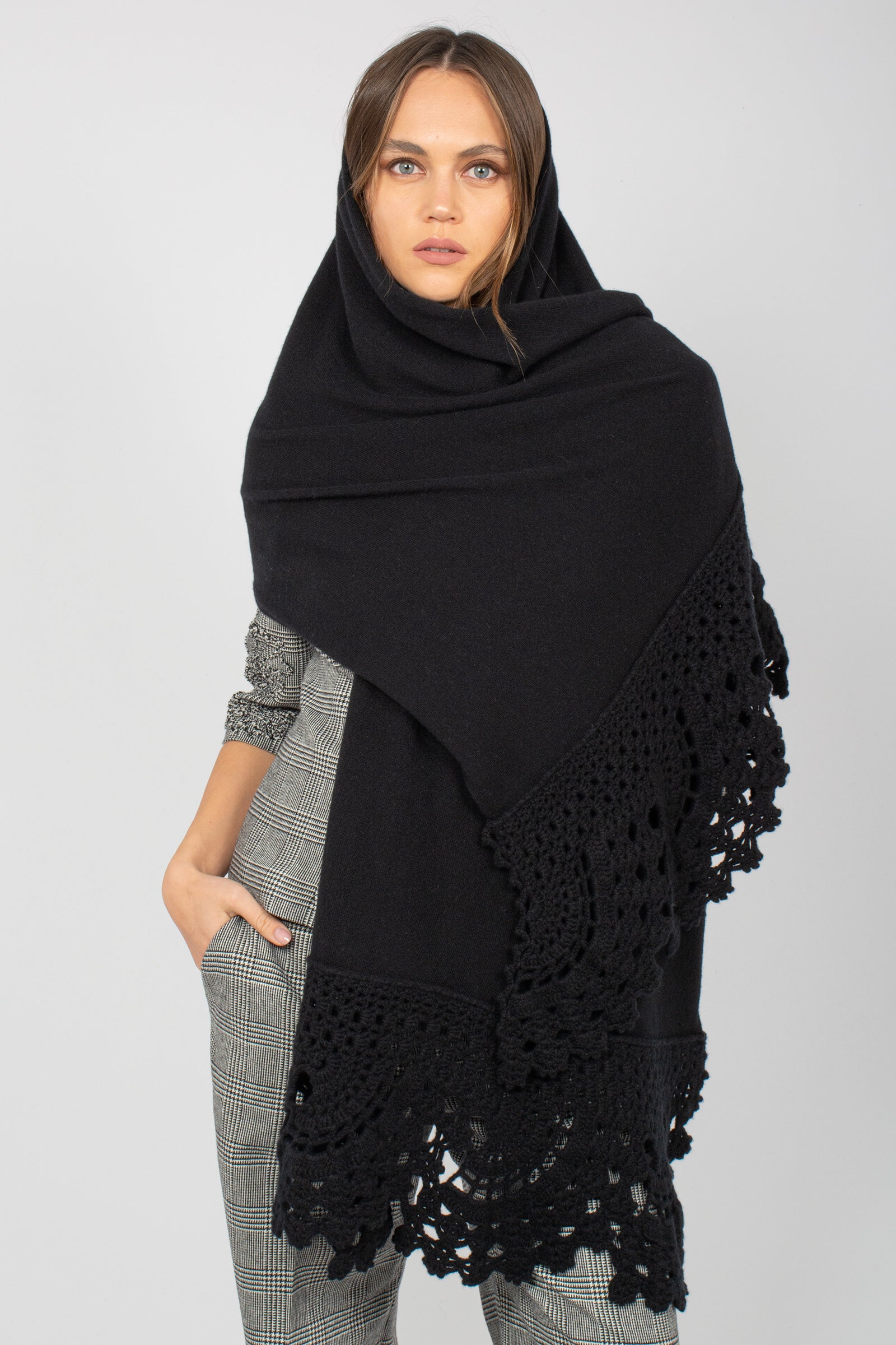 stola in cashmere con ricamo L3K802M 690 DRUMOHR 