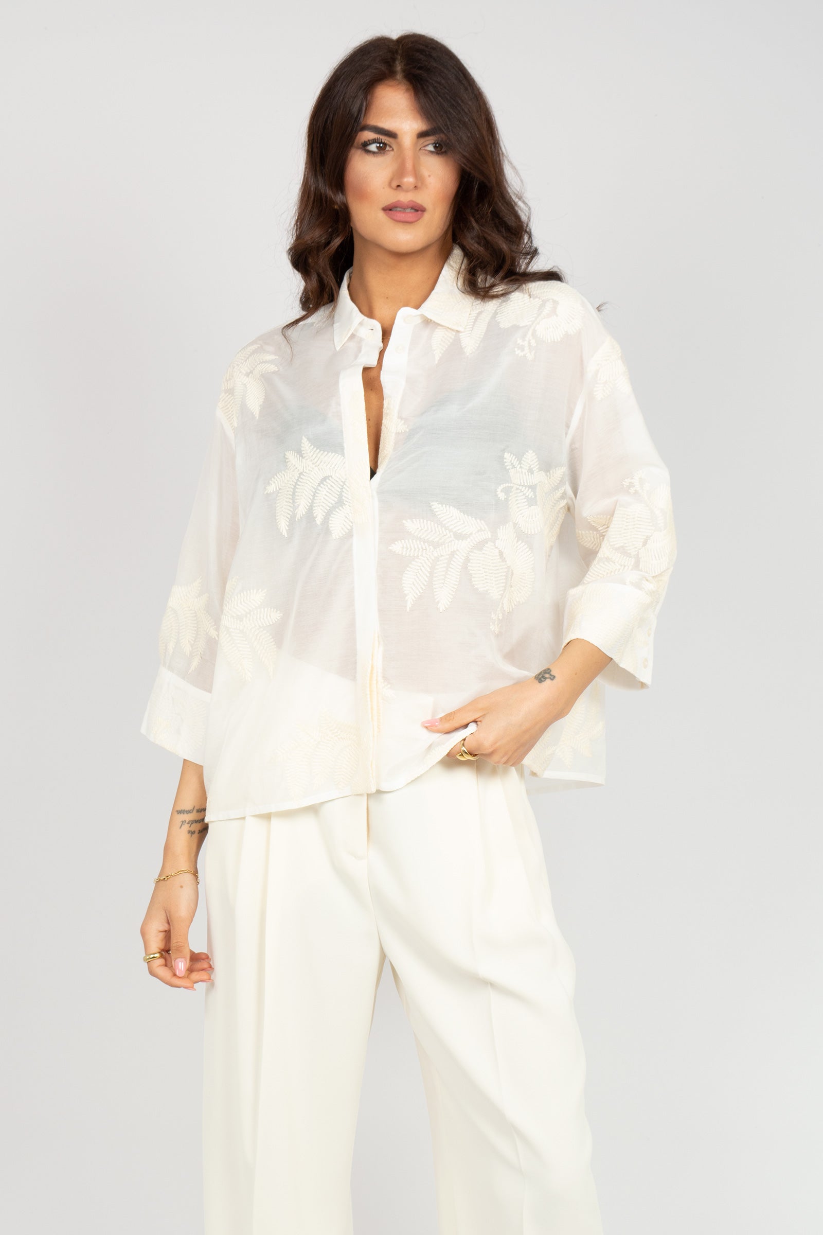 camicia in voile ricamato E26450U 35 BIANCALANCIA 