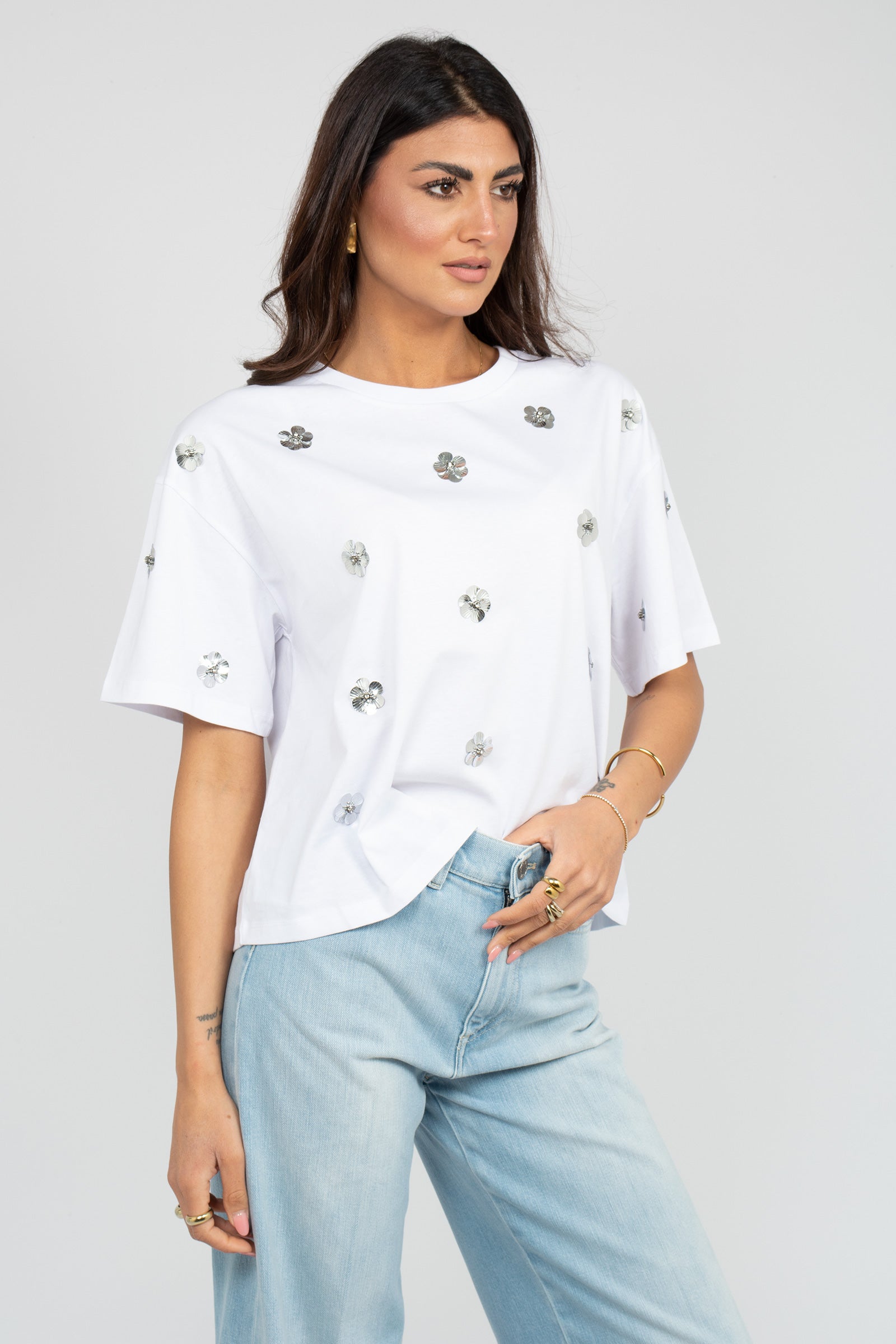 t-shirt in cotone con applicazioni G053R000658N 01 DIANA GALLESI 