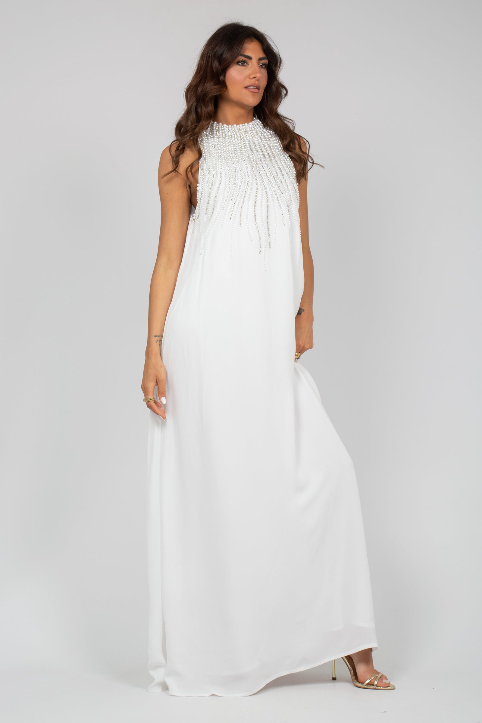 abito lungo con ricami e perle sul collo MS2630 WHT MIRIAM STELLA 