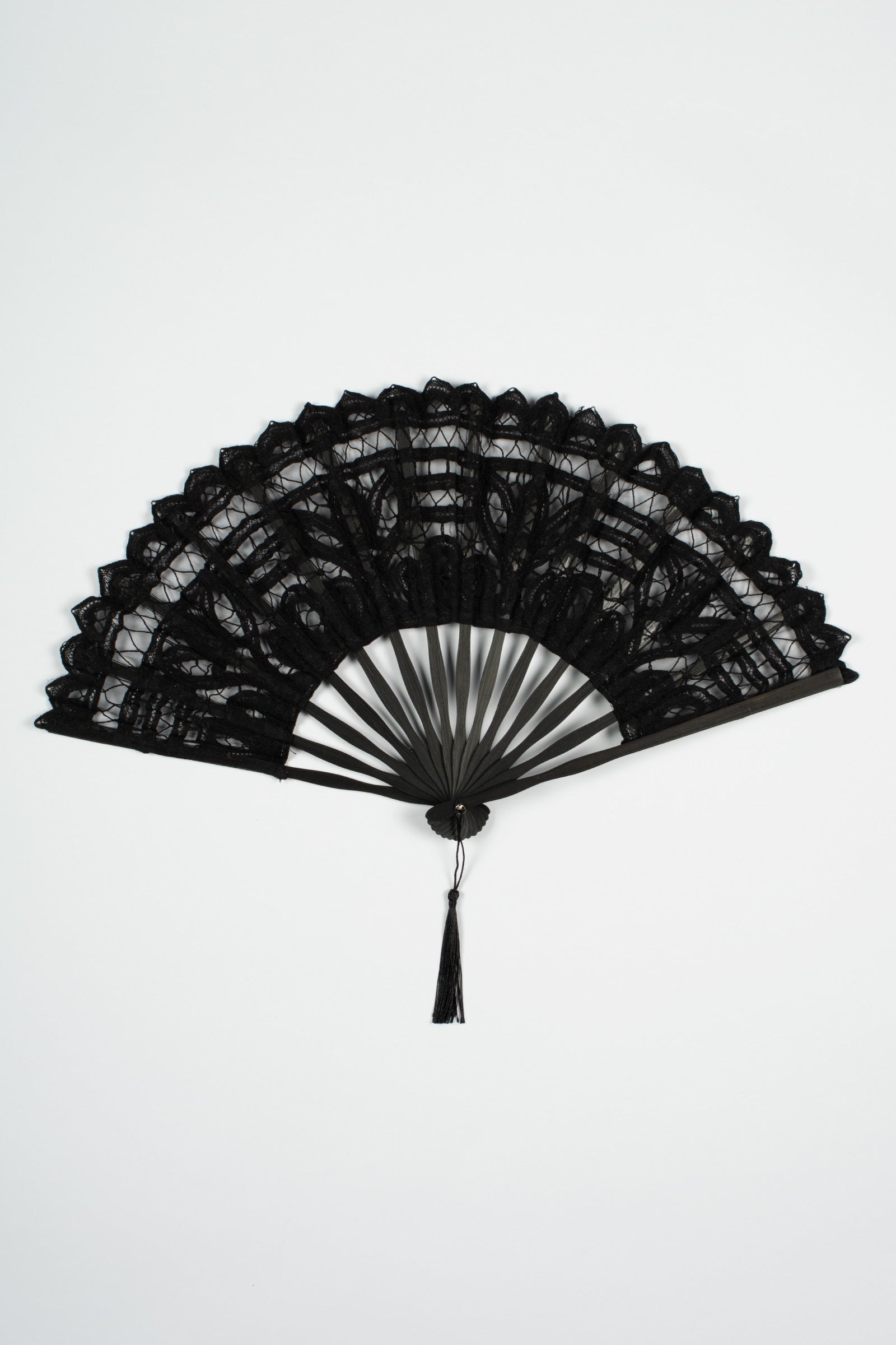 ventaglio macrame S26AH08 B173 WEILI ZHENG 