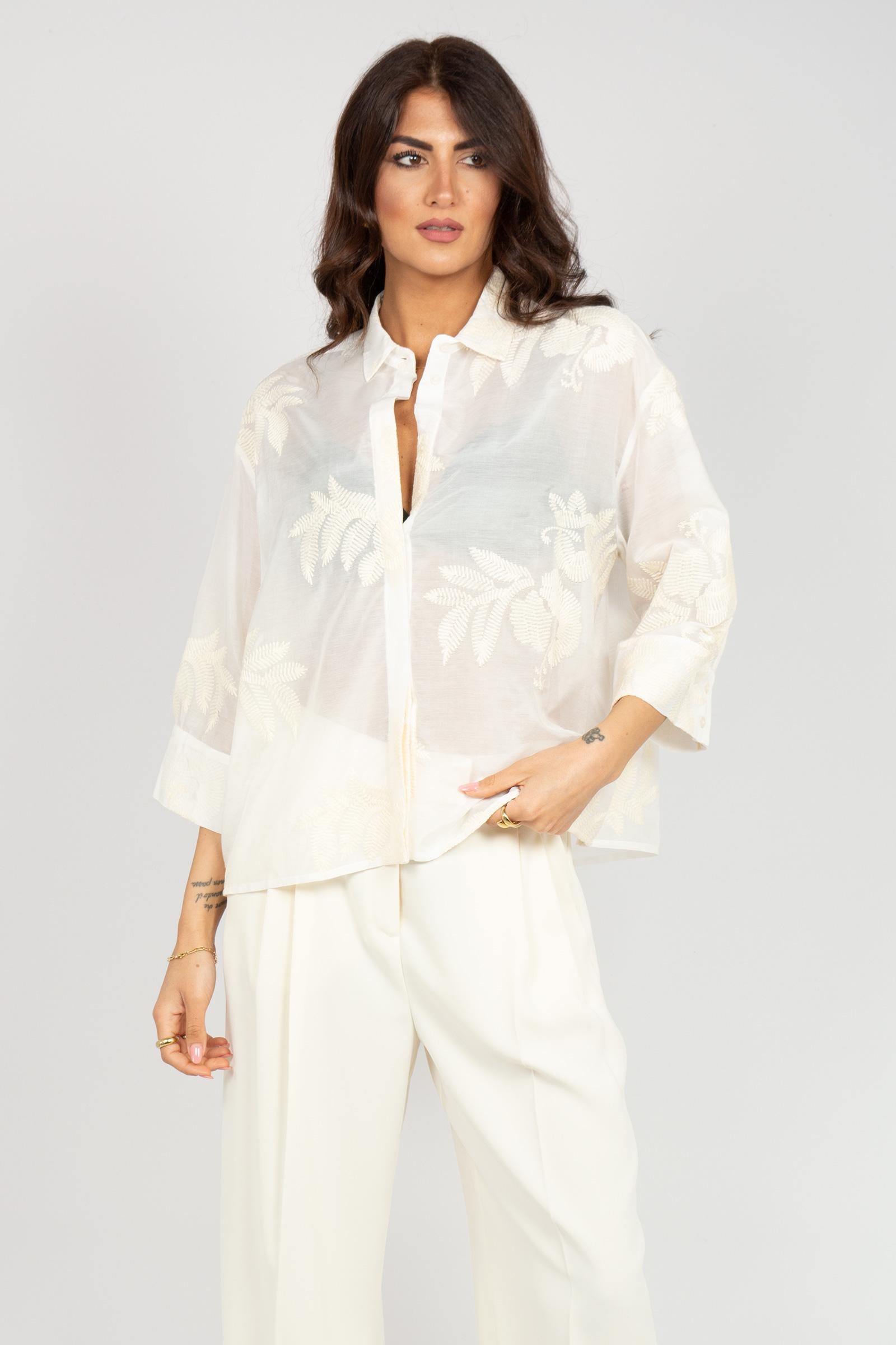 camicia in voile ricamato E26450U 35 BIANCALANCIA 