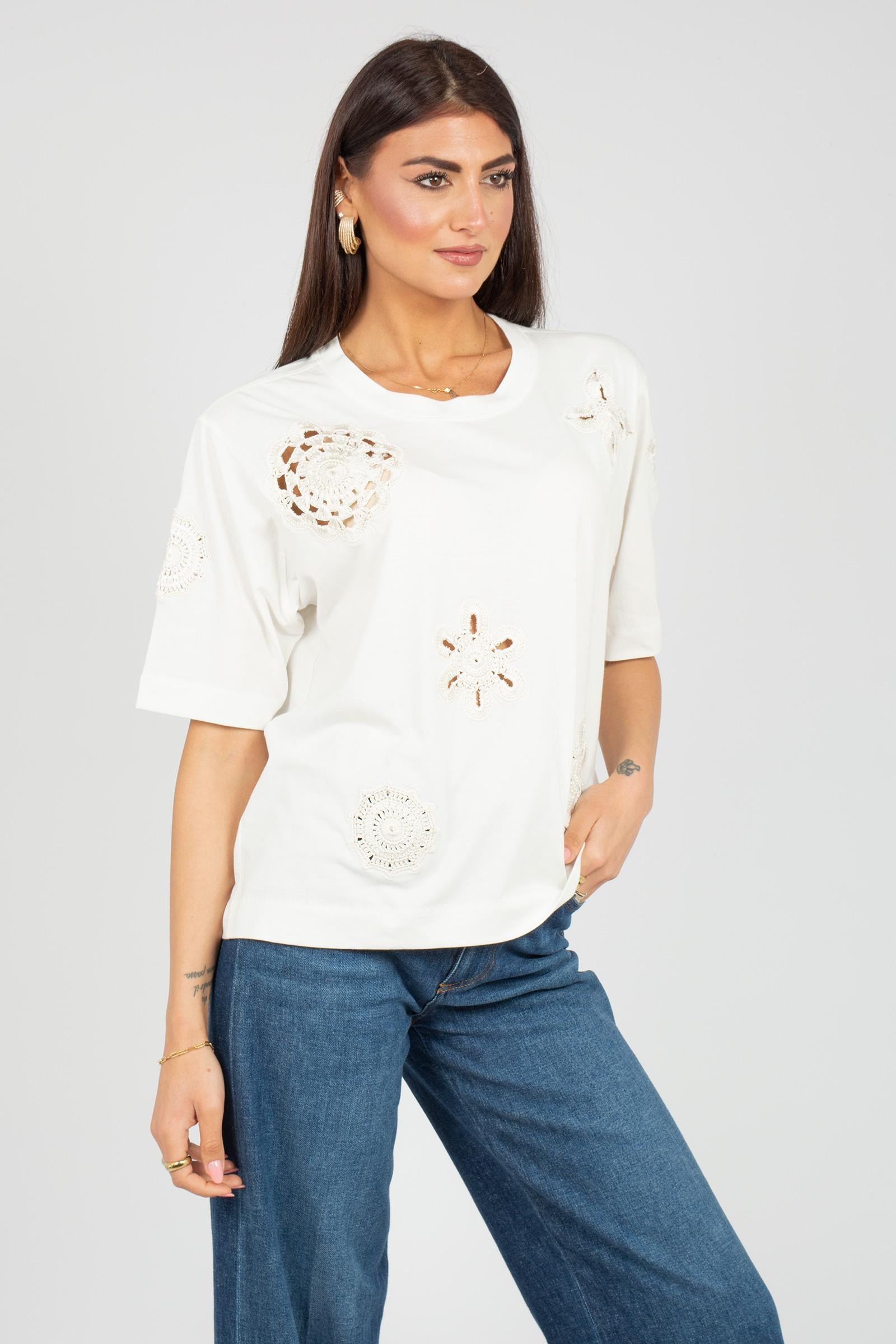 t-shirt in cotone con ricami macrame MJ2069820461 002 SEVENTY 