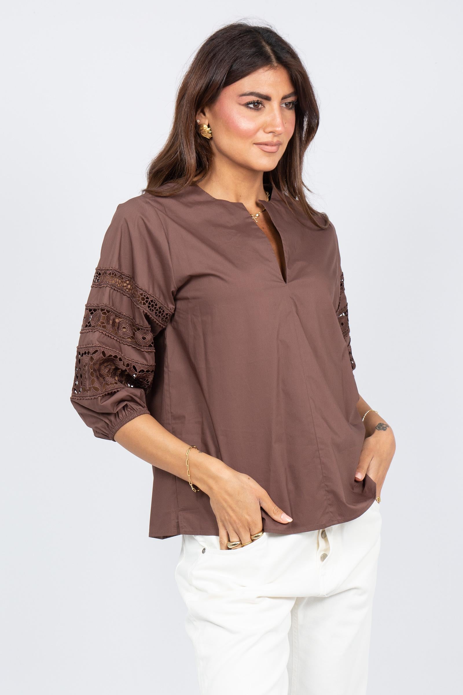blusa in cotone e pizzo 261M1265 CAFFE MAIDA MILA 