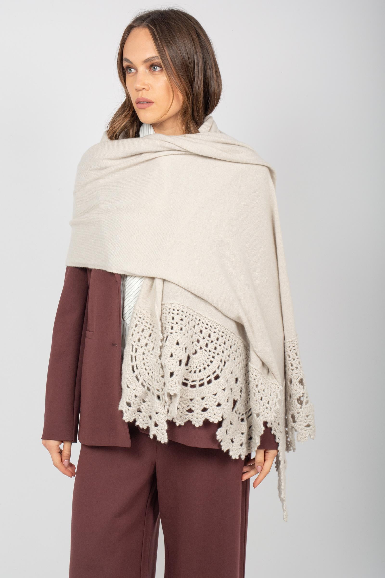 stola in cashmere con ricamo L3K802M 112 DRUMOHR 