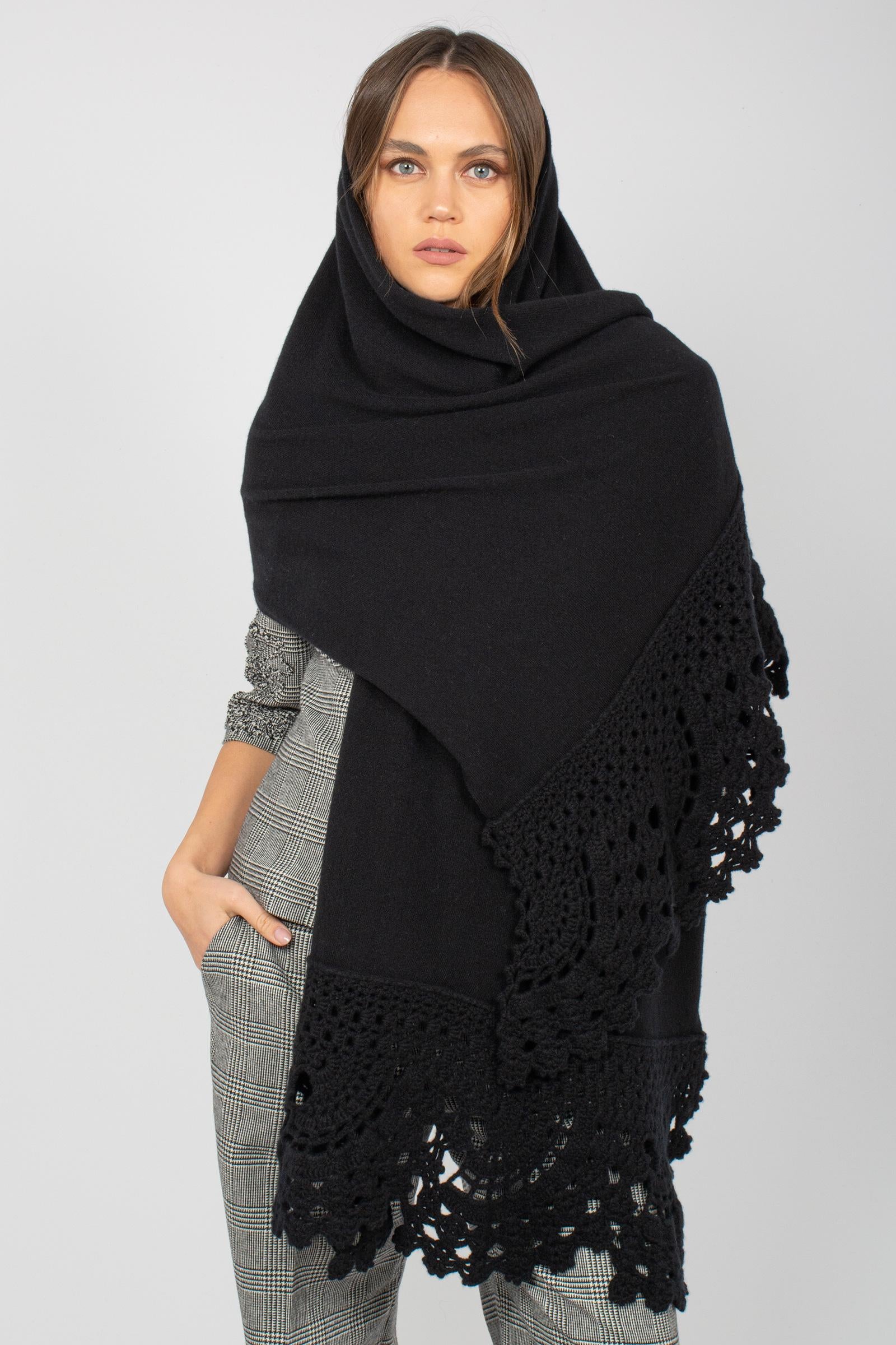 stola in cashmere con ricamo L3K802M 690 DRUMOHR 