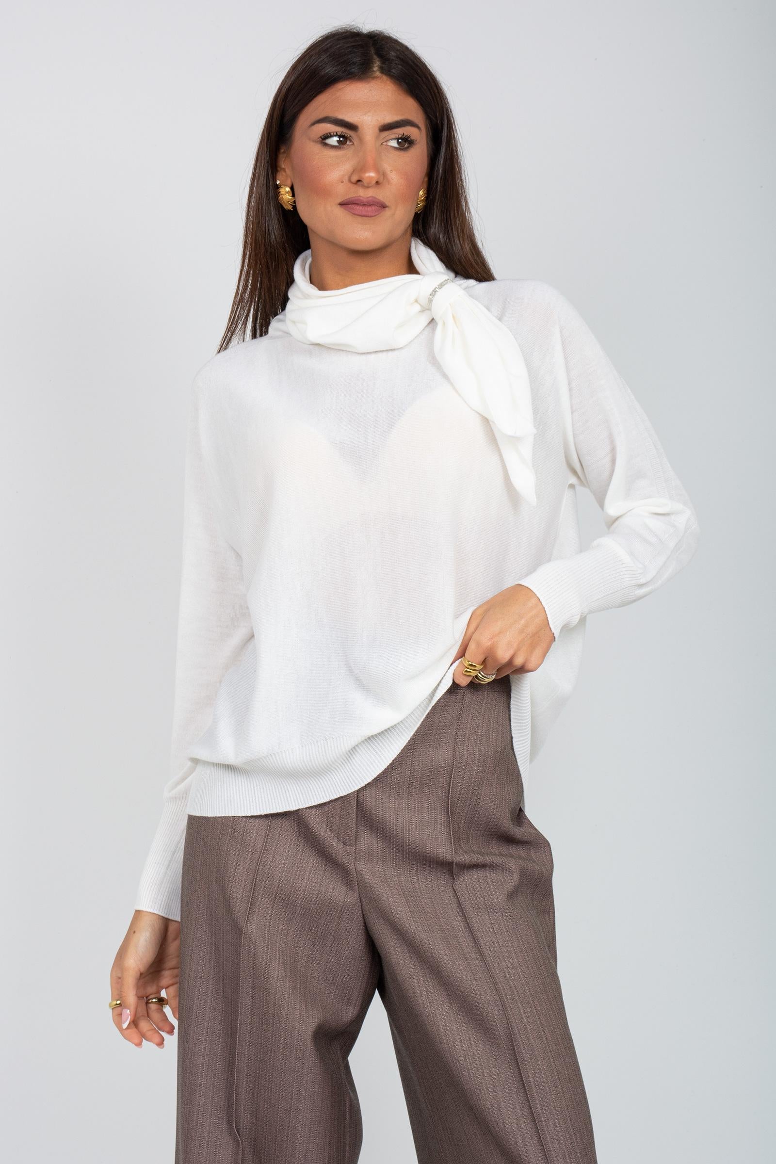 collo alto in merinos con catenella 61411 3 D.EXTERIOR 