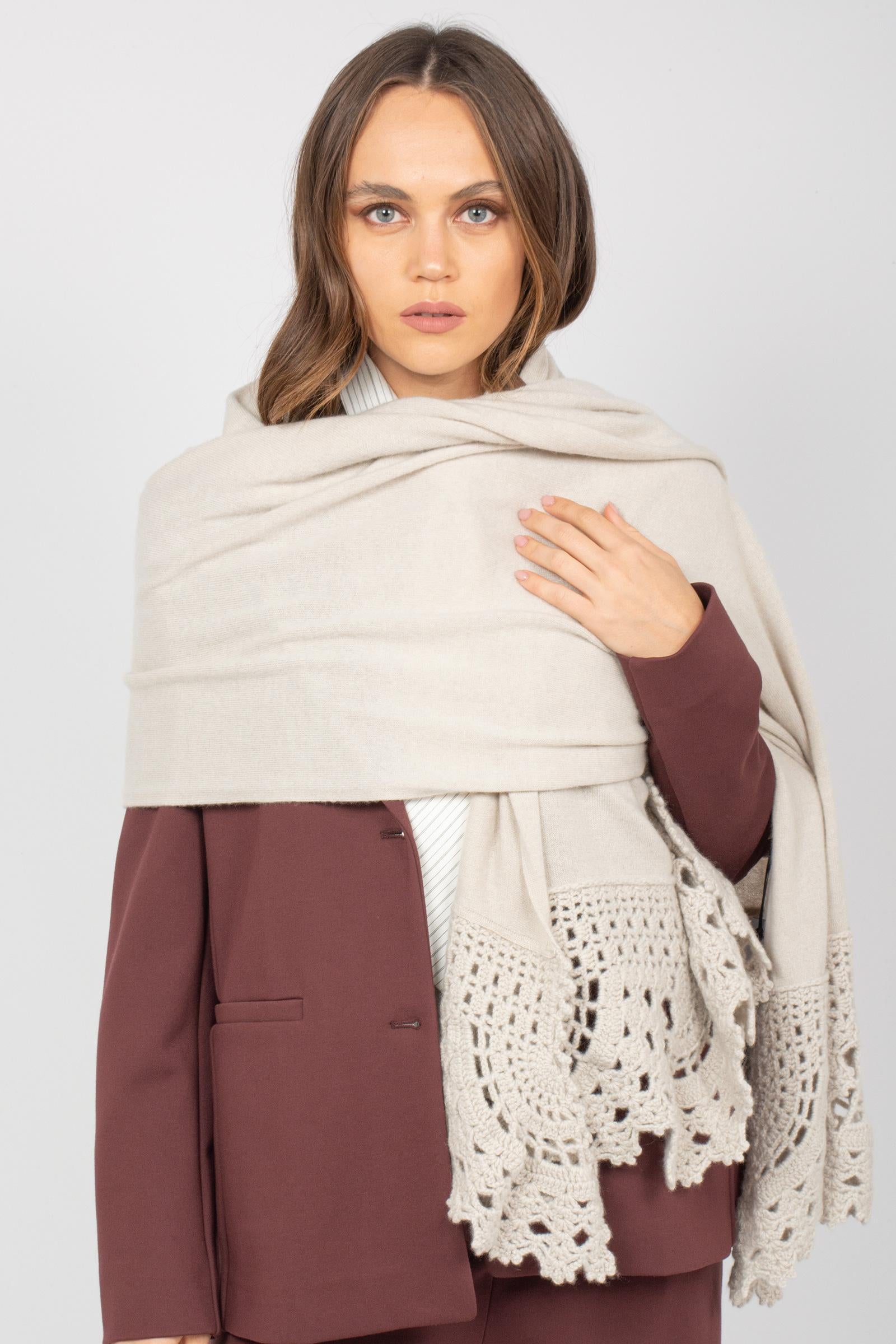 stola in cashmere con ricamo L3K802M 112 DRUMOHR 