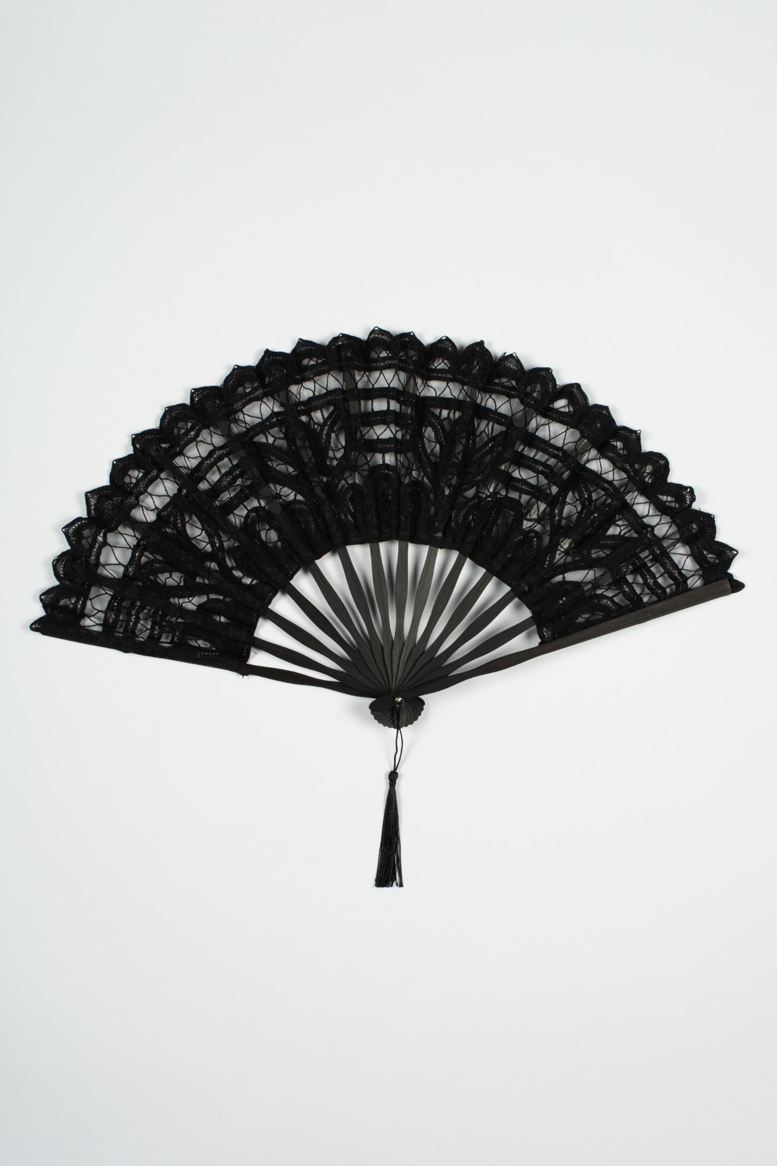 ventaglio macrame S26AH08 B173 WEILI ZHENG 