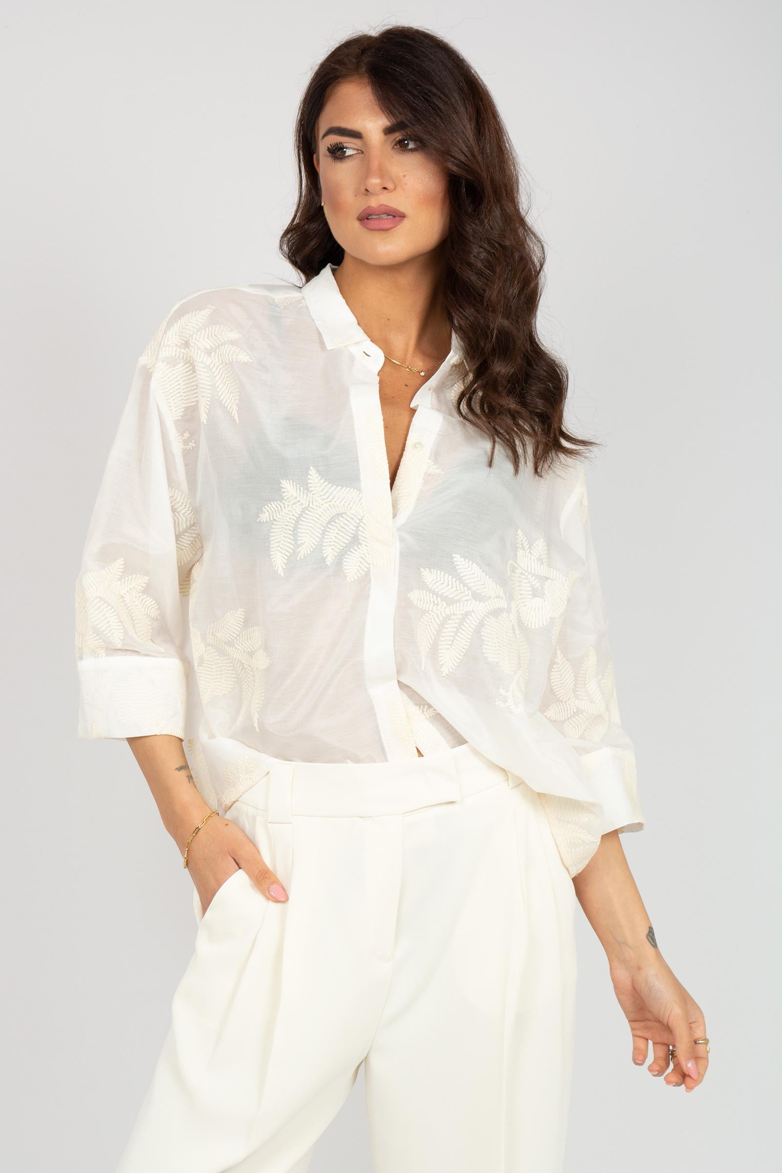 camicia in voile ricamato E26450U 35 BIANCALANCIA 