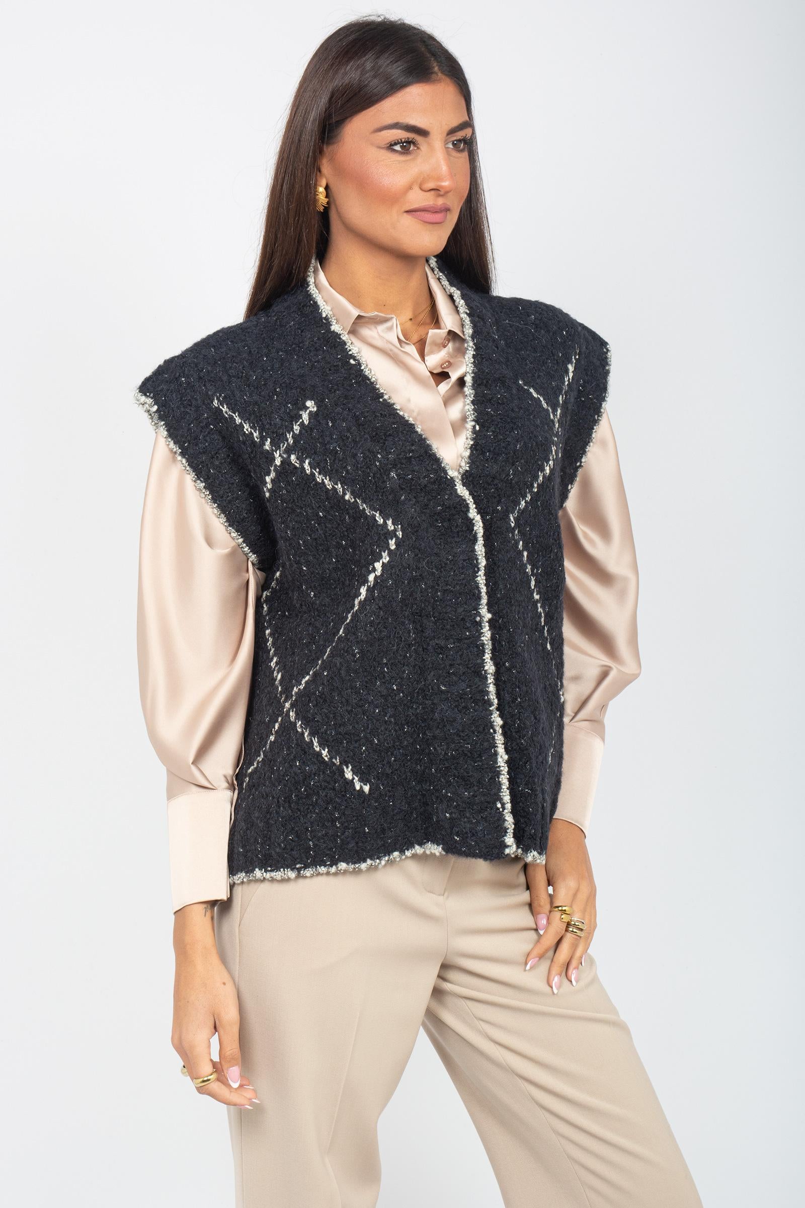 cardigan smanicato con macro rombi 61480 2 D.EXTERIOR 
